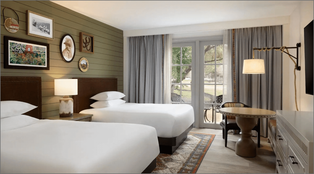 Standard 2 Queens guest room